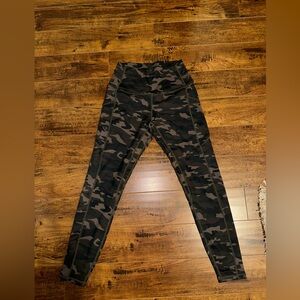 Women’s camo leggings